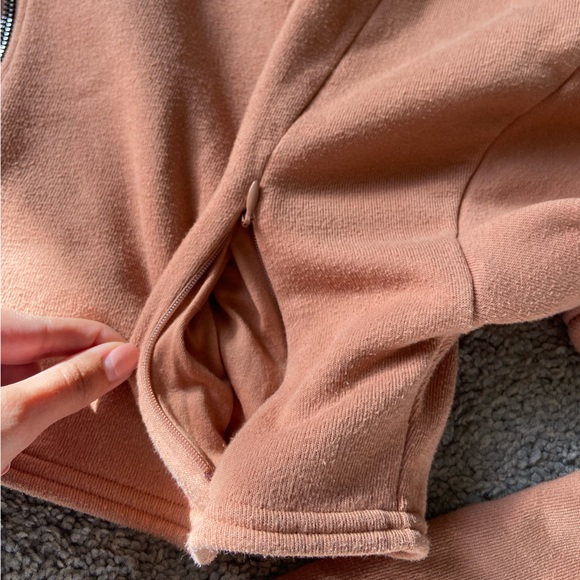 Alo Yoga Extreme Crop Jacket - Picture 12 of 13